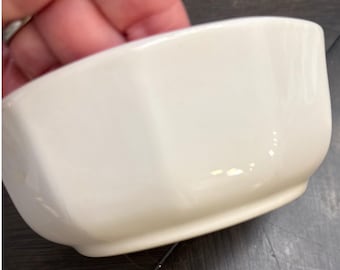 Pfaltzgraff Heritage White 12 Sided Stoneware Soup Cereal Bowl 5.5 Inch USA Made