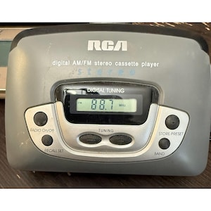 RCA Digital AM FM Stereo Cassette Player Walkman Headphones Portable