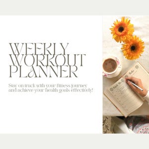 Könnte beinhalten: Ein Wochen-Trainingsplaner mit dem Text "WEEKLY WORKOUT PLANNER" und "Stay on track with your fitness journey and achieve your health goals effectively!". Das Bild enthält auch eine Tasse Kaffee, zwei orangefarbene Blumen und einen Stift.