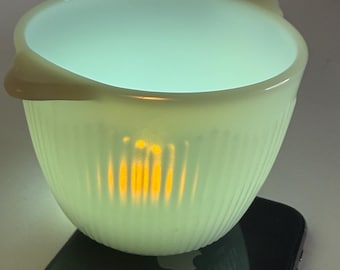 Açucareiro vintage Fire-King em jadeíta com alças caneladas, fabricado nos EUA na década de 1950.