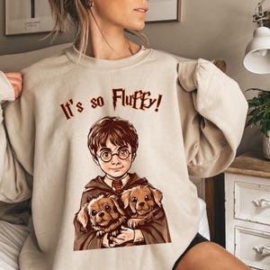 Wizard School Party-T-shirt, gezellig comfortkleuren HP-shirt voor leesgrage fans, grappige parodie op HP It Is So Fluffy voor boekenliefhebbers