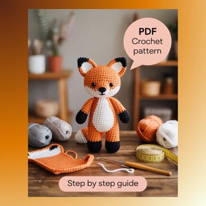 Peut inclure: Un renard en crochet orange, blanc et noir, avec une tête et une queue de renard assorties. L'image comprend de la laine, un crochet et un mètre ruban. Le texte indique "PDF Crochet pattern" et "Step by step guide".