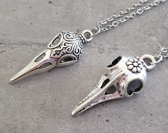 Collier gothique avec pendentif à breloques steampunk, crâne d'oiseau et corbeau
