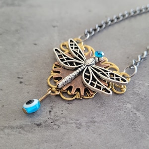 Tredje ögat - Steampunk kugghjul Eldfluga Trollslända insekt Filigran berlock hänge halsband