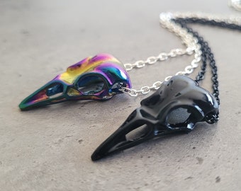 Collier gothique avec pendentif à breloques steampunk, crâne d'oiseau et corbeau