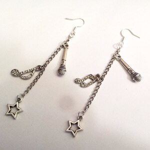 Pendientes colgantes con temática de estrellas y notas musicales