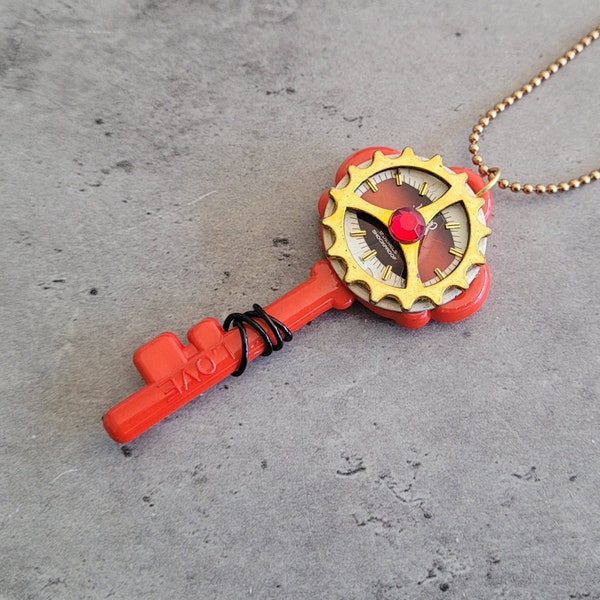 Cadran d'horloge en cristal recyclé, clé rouge originale, collier à chaîne Cool Emo Kawaii