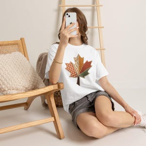 Patchwork-T-Shirt mit Ahornblattmuster | Herbstliches Karo-T-Shirt mit Ahornblattmuster