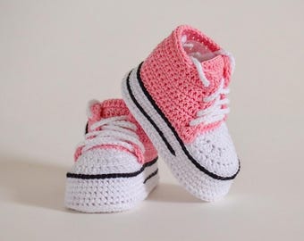 Crochet Baby Shoes Pattern 0–3 Months – High Top Baby Sneakers – PDF Booties Tutorial (B12)