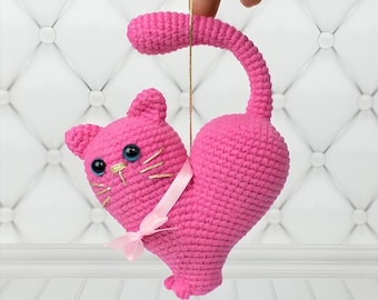 Wzór szydełkowy na kotka w kształcie serca: Amigurumi na Walentynki (do pobrania w formacie PDF)