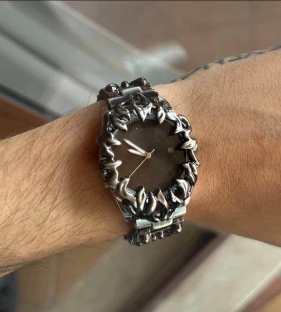 Orologio futuristico Italia