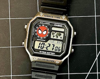 Spider Man - Casio Royale Mod (AE-1200) zilveren kast, wereldtijd