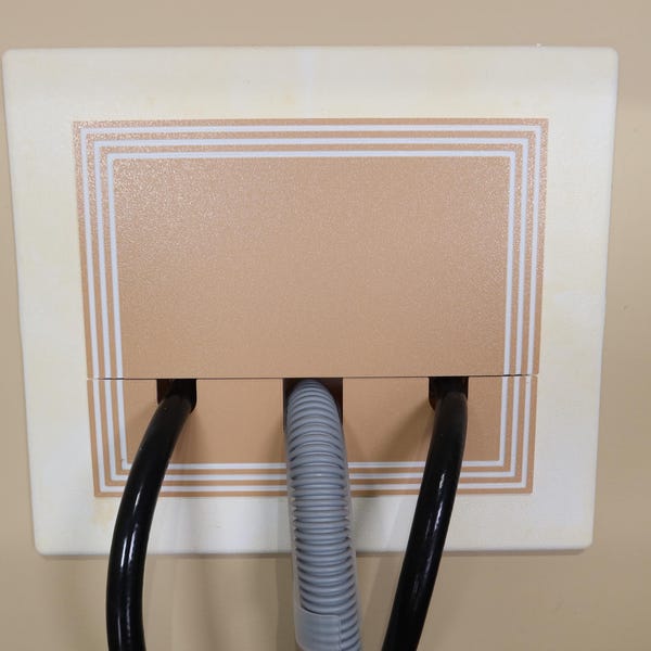Tapa para caja de salida de lavadora de 7" x 8.5" – Impresa en 3D