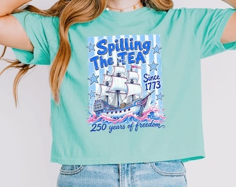 USA 250 Boxy Tee Funny USA renversant le thé depuis 1773 T-shirt boxy Comfort Colors® T-shirt bébé Amérique du 4 juillet Haut court rétro patriotique pour femmes