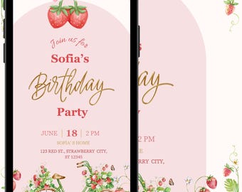 Puede incluir: Una invitación digital para la fiesta de cumpleaños de Sofía, mostrada en un smartphone. El diseño presenta un fondo rosa con fresas y detalles florales. El texto dice "Join us for Sofia's Birthday Party" con la fecha y hora. También se muestra una bicicleta verde con decoraciones de fresas.