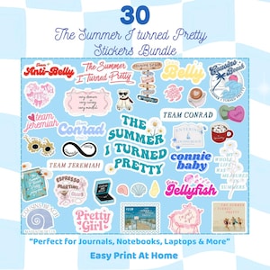 Puede incluir: Un conjunto de 30 pegatinas con fondo azul claro. Las pegatinas presentan frases como "The Summer I Turned Pretty", "Team Jeremiah" y "Cousins Beach". Ideales para diarios, cuadernos y portátiles.