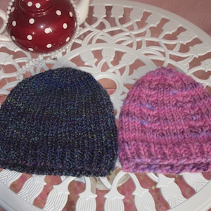 Chapéu de lã macia tricotada à mão, super volumoso, com estampa de rosa variegado ou roxo. Vendedor no Reino Unido