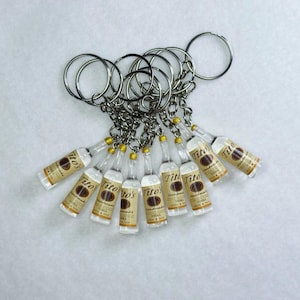 Miniature Vodka Keychain Bottle Resin Charm Alcohol Gift Bartender Accessory Liquor Spirits Replica Drinking Enthusiast Cocktail Lover