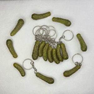 Miniature Pickle Keychain Gherkin Charm Accessory Bag Gift Food Realistic Novelty Idea Fake Enthusiast Present Tiny Clay Replica Mini