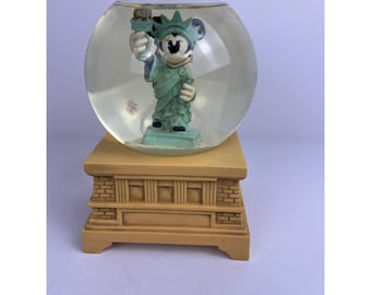 Disney Minnie Mouse Snow Globe Musical Statue Of Liberty Sparkles New York City