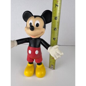 Figura de juguete de vinilo vintage de Mickey Mouse de Disney con brazos y piernas móviles de 6,5 pulgadas imagen 12