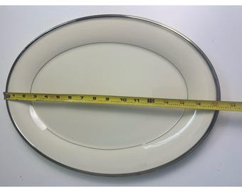 VTG Lenox Solitaire Elfenbensfärgad Oval Serveringsfat Platinaband Tillverkad i USA