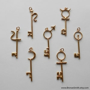 Alice Steampunk Key Pendent in Bronze
