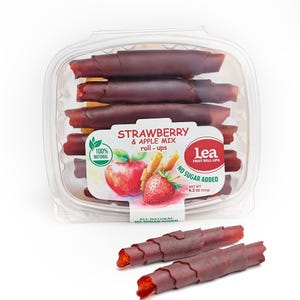 Puede incluir: Un recipiente de plástico transparente lleno de rollitos de fruta de fresa y manzana. La etiqueta dice "Strawberry & Apple Mix roll-ups" y "Sin azúcar añadido". El producto pesa 120g y es 100% natural.