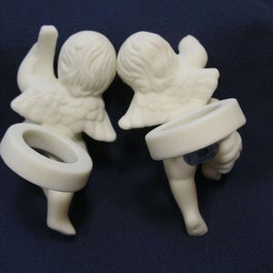 Juego de 2 servilleteros de cerámica color marfil con forma de ángel de Partylite imagen 2