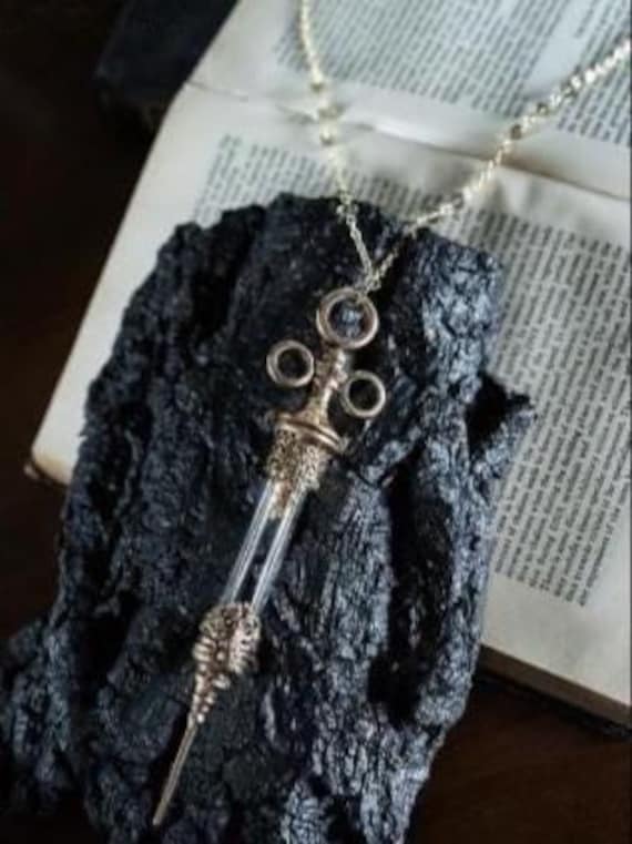 Medieval Potion Bottle Necklace, Gothic Red Syringe Pendant, Vintage Steampunk Vampire Jewelry, Dark Fantasy Halloween Costume Accessory