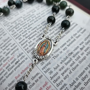 Grüner Moosachat Rosenkranz Unserer Lieben Frau von Guadalupe - Handgefertigt