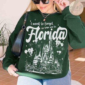 Puede incluir: Una taza de cer&aacute;mica blanca con un asa negra y el texto "But First, Coffee" en un estilo manuscrito. La taza est&aacute; sobre una superficie blanca. La taza mide aproximadamente 10 cm de alto.