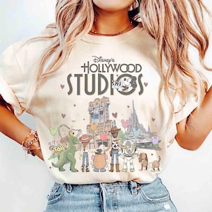 Camiseta de Disney's Hollywood Studios, camiseta con acuarela de personajes de Pixar Toy Story, camiseta de Mickey Mouse, Buzz Lightyear y Woody, Hollywood Studios