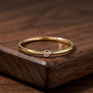 Elegant ring, stapelring, enkel ring, minimalistiska smycken, CZ-ring, fin ring, stapelbar ring, tunn guldring, lillfingring, present till henne