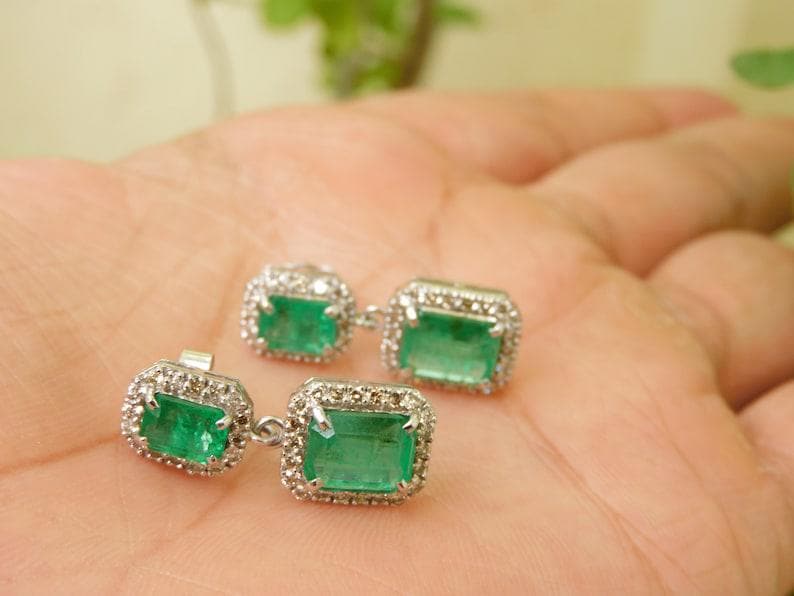 エメラルドカットのドロップピアス：天然ザンビア産エメラルド、18金