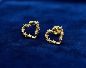 Massief 10 kt geelgouden kleine hartoorbellen prikkeldraad