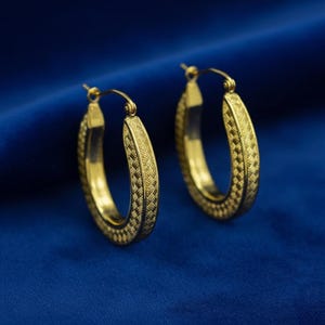 Solid 10K Yellow Gold 1” Crosshatched Patterned Oval Hoop Earrings