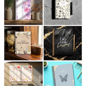 Pu&ograve; includere: Collezione di diari rilegati a spirale con varie copertine. Uno presenta disegni floreali viola, un altro ha un'illustrazione botanica in bianco e nero e un terzo mostra il testo "Travel JOURNAL". Altri diari hanno il testo "Life's Little Lessons", "Daily Journal" e "story".