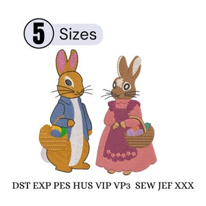 Puede incluir: Un diseño bordado con dos conejos de dibujos animados, uno con una chaqueta azul y otro con un vestido rosa, cada uno con una cesta. La imagen incluye el texto "5 Tamaños" y abreviaturas de tipo de archivo.