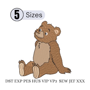 Puede incluir: Un diseño bordado de un oso de peluche sentado en tonos marrones y beige. La imagen incluye el texto "5 Tamaños" en un óvalo blanco y una lista de formatos de archivo debajo del oso.