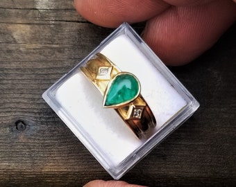 IN ATTESA per Cathy Bold Emerald Cabochon 5,65 grammi Anello in oro giallo 14K