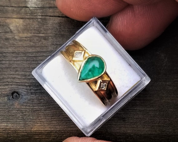 Emerald Cabochon 14K Gold Ring 5.65 Grams