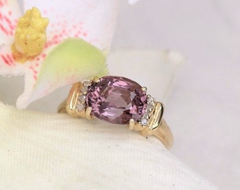 Anello destro spinello viola in oro giallo 10K