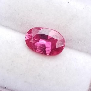 Neon Pinkish-Red Ruby, Oval Ceylon Gemstone, 0.98ct