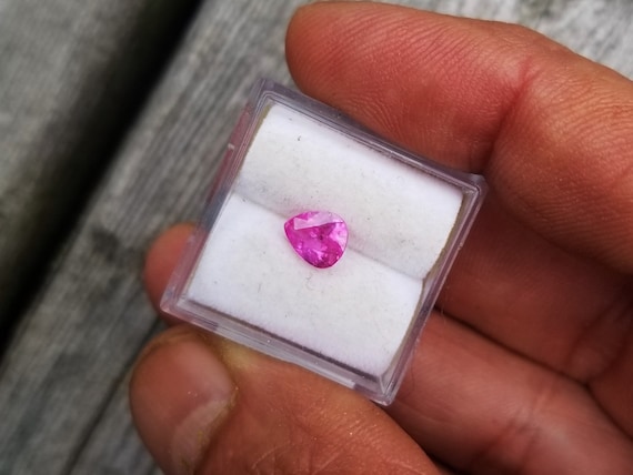 Hot Pink Sapphire 6.5x5.5 mm Pear