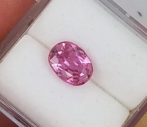 Oval Pink Sapphire 1.15 Carats for Engagement Ring