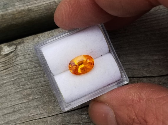 Unique Ceylon Sapphire 8.9x6.3 MM Oval Shape
