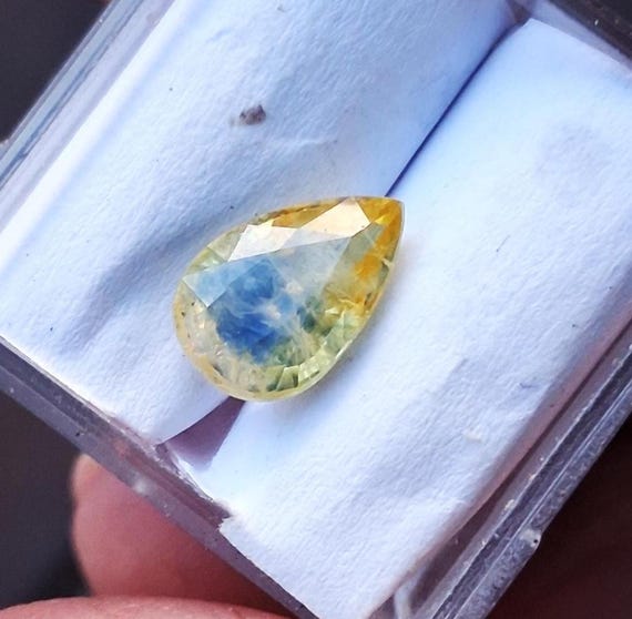 Parti Color 9.6x6.4mm Tear Drop Sapphire Gemstone for Anniversary Jewelry
