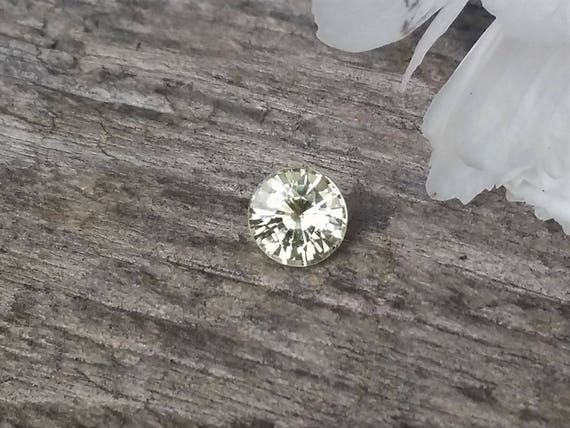 Light Yellow Sapphire 5.7 MM Round