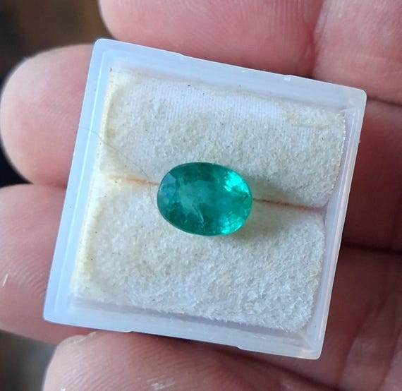 May Birthstone Emerald 1.70 Carat Oval for  Anniversary Jewelry